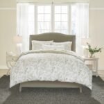 King Duvet Cover Set, Reversible Bedding with Matching Shams, Medium Weight Bedding for All Seasons (Lindy Green, King)