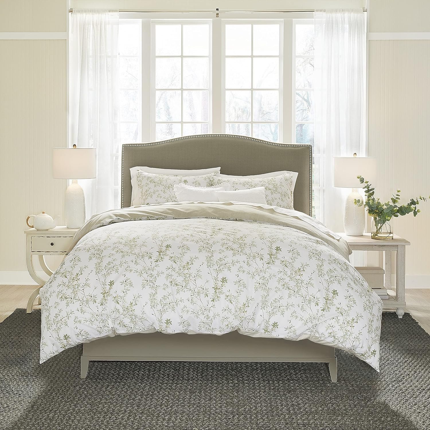 King Duvet Cover Set, Reversible Bedding with Matching Shams, Medium Weight Bedding for All Seasons (Lindy Green, King)